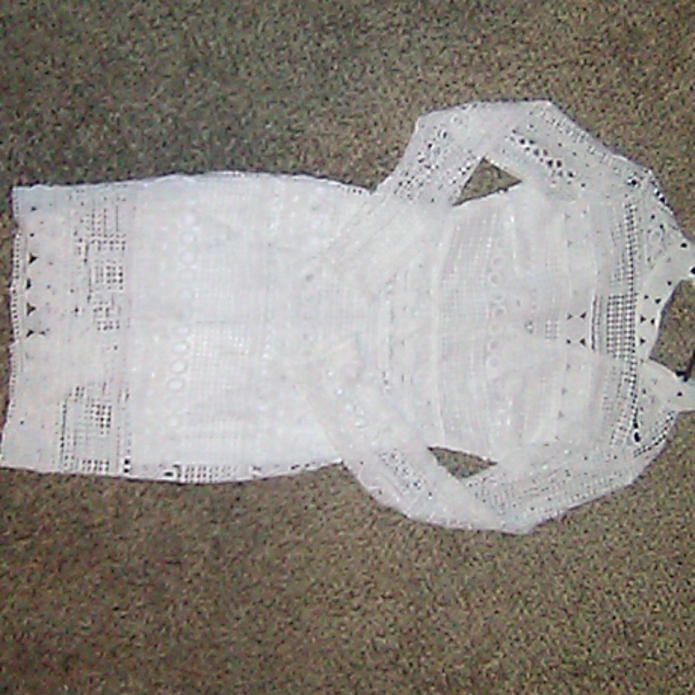 XS Woman's WHITE LACE DRESS